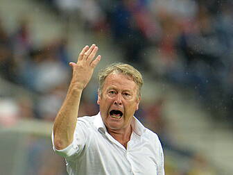WATCH: Malmo coach loses cool...